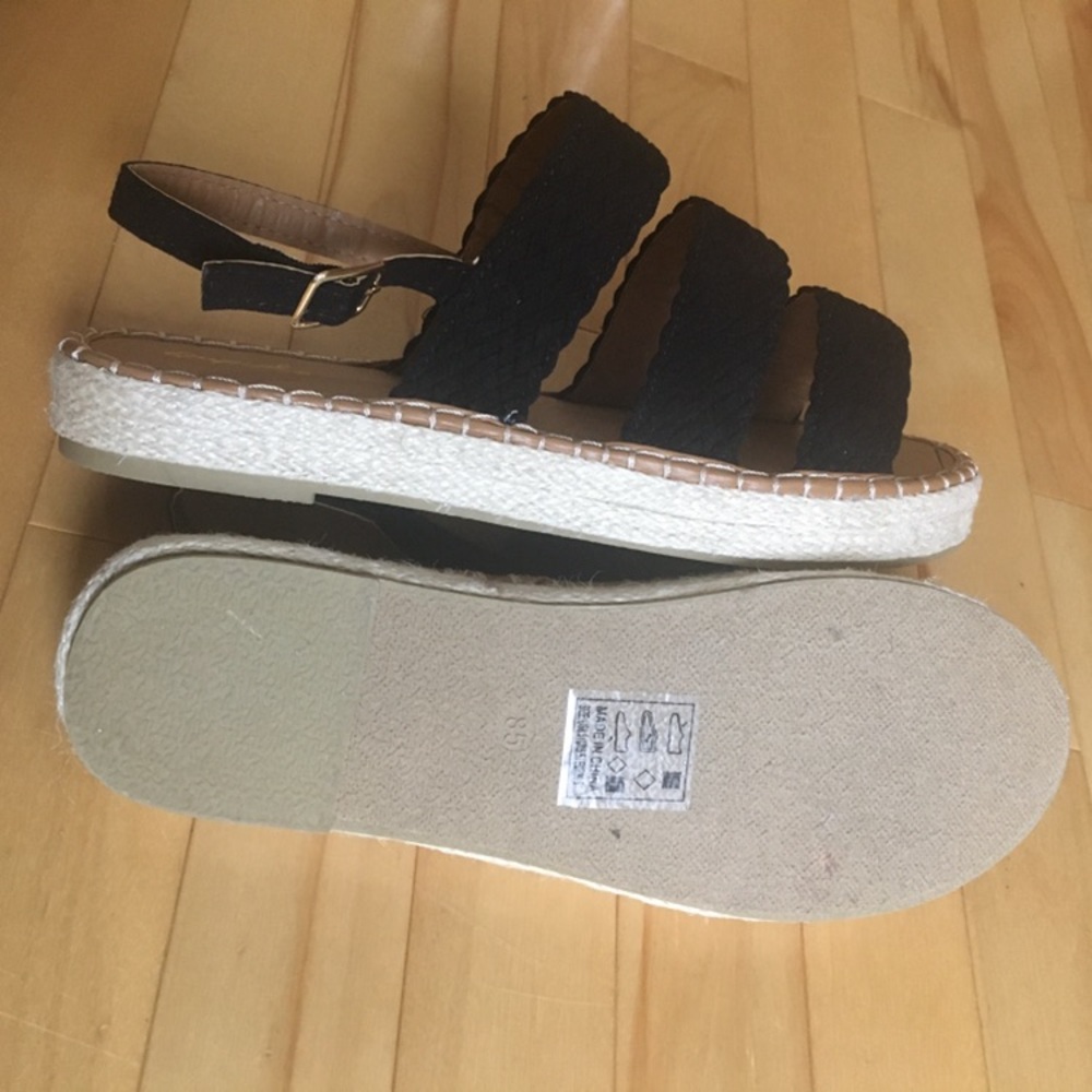 8 1/2 sandals by Qupid